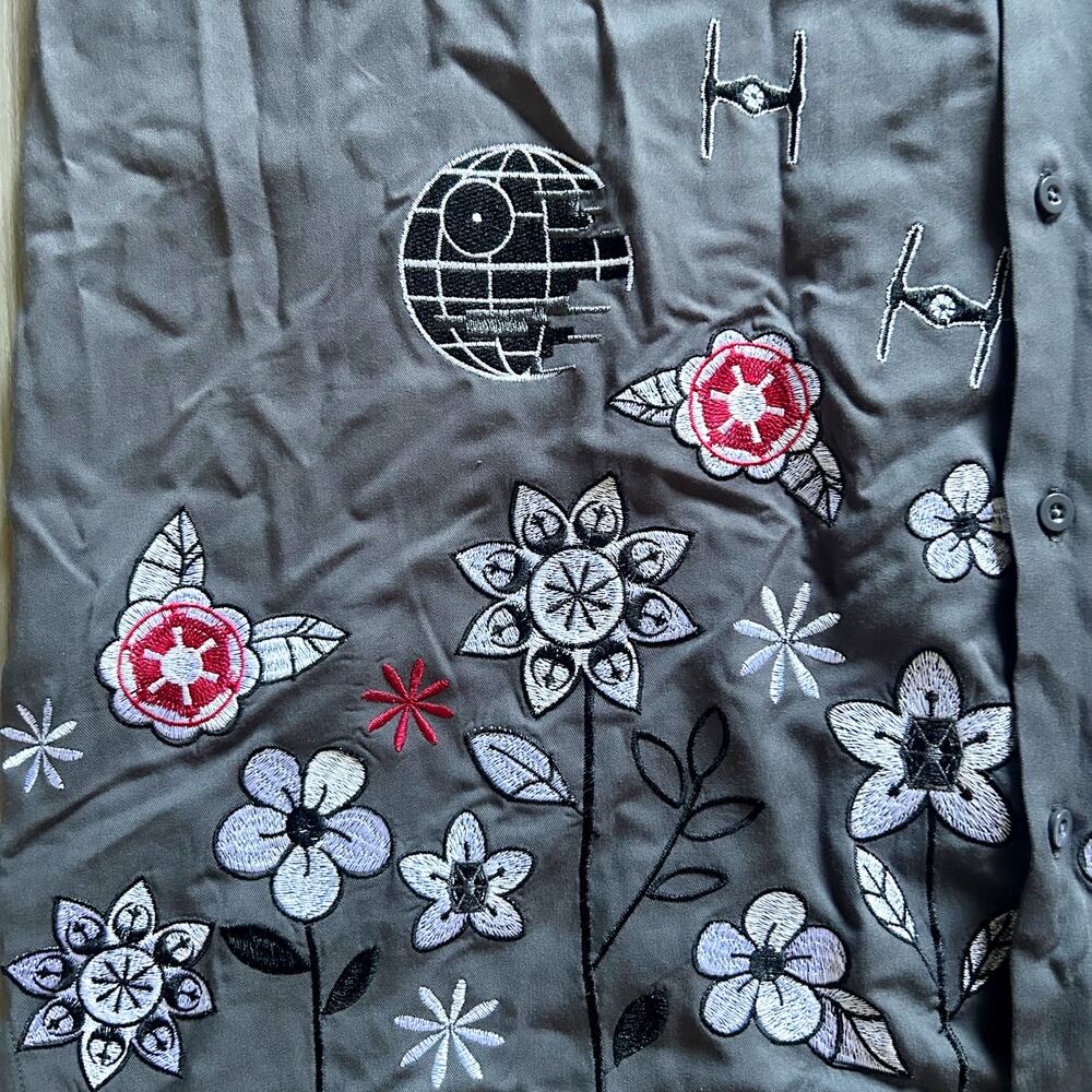 Star Wars Dark Side Floral Button-Up Men’s Gray Our Universe Embroidery Sz 2X - Picture 4 of 8